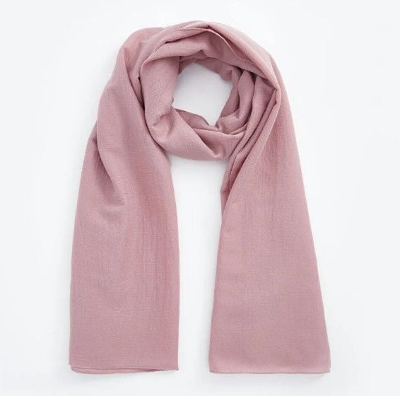 Pembe Eşarp