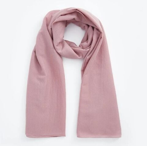 Pembe Eşarp